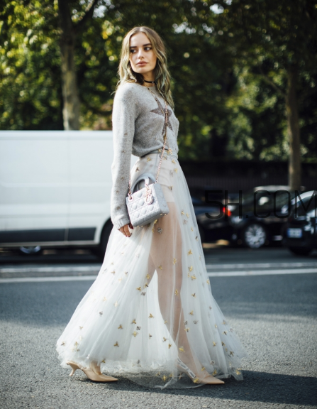 毛衣配長(zhǎng)裙好看嗎？毛衣和長(zhǎng)裙怎么搭配？