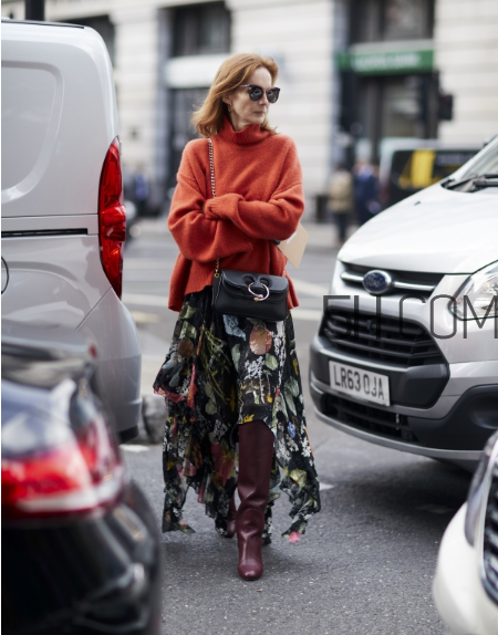 毛衣配長(zhǎng)裙好看嗎？毛衣和長(zhǎng)裙怎么搭配？