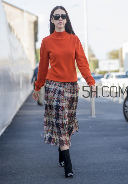 毛衣配長(zhǎng)裙好看嗎？毛衣和長(zhǎng)裙怎么搭配？