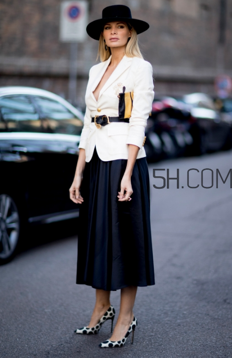 西裝配長(zhǎng)裙好看嗎？西裝搭配裙子圖片