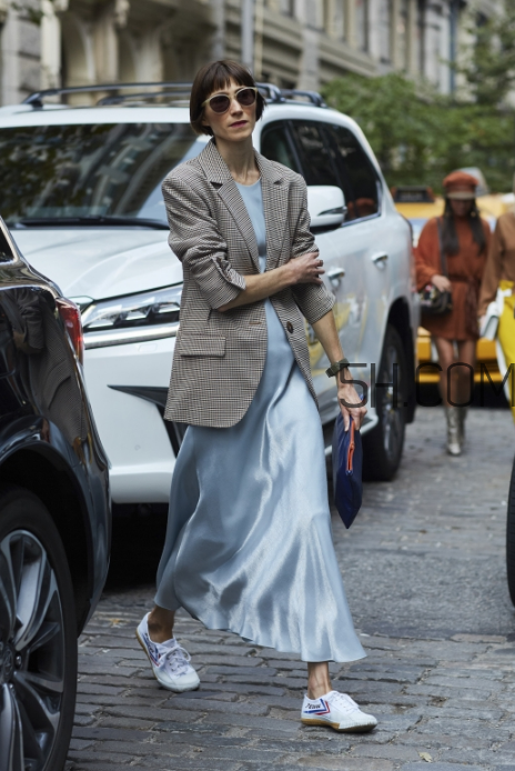 西裝配長(zhǎng)裙好看嗎？西裝搭配裙子圖片