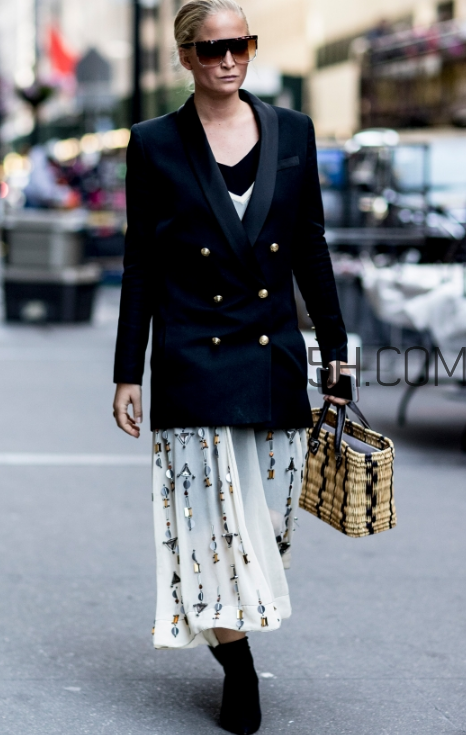 西裝配長(zhǎng)裙好看嗎？西裝搭配裙子圖片