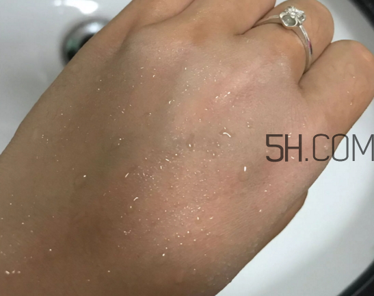 伊貝詩(shī)變色多效修顏霜多少錢_怎么樣