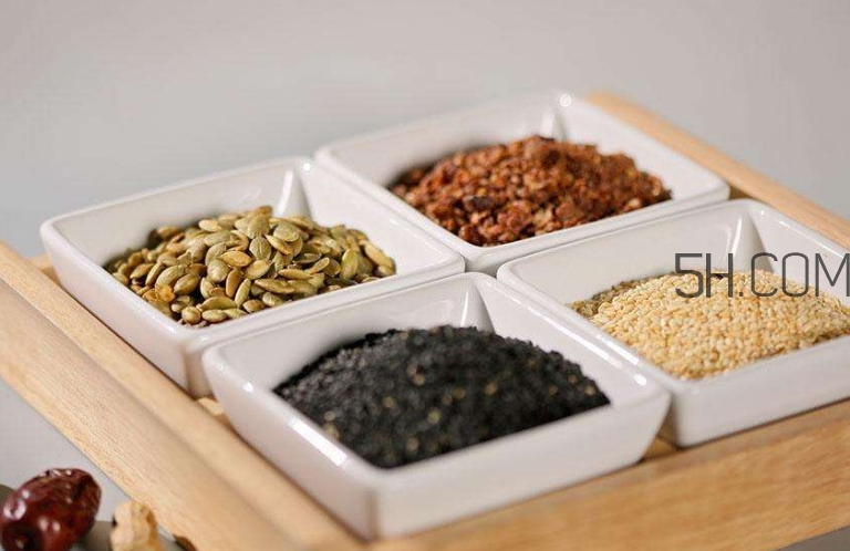 黑芝麻和白芝麻有什么區(qū)別？黑芝麻和白芝麻哪個好？