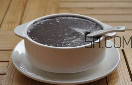 黑芝麻糊用開水沖還是溫開水？黑芝麻糊養(yǎng)胃嗎？