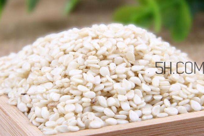 黑芝麻和白芝麻有什么區(qū)別？黑芝麻和白芝麻哪個好？