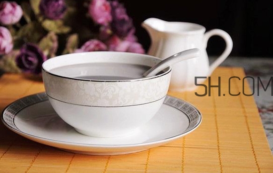 黑芝麻糊用開水沖還是溫開水？黑芝麻糊養(yǎng)胃嗎？