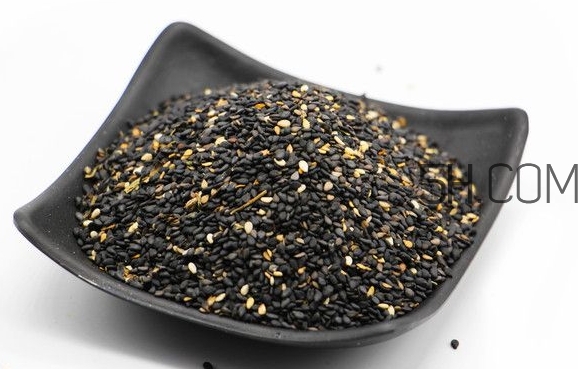 黑芝麻和白芝麻有什么區(qū)別？黑芝麻和白芝麻哪個好？