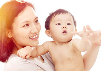 母乳和奶粉哪個(gè)好？媽媽開(kāi)心最重要