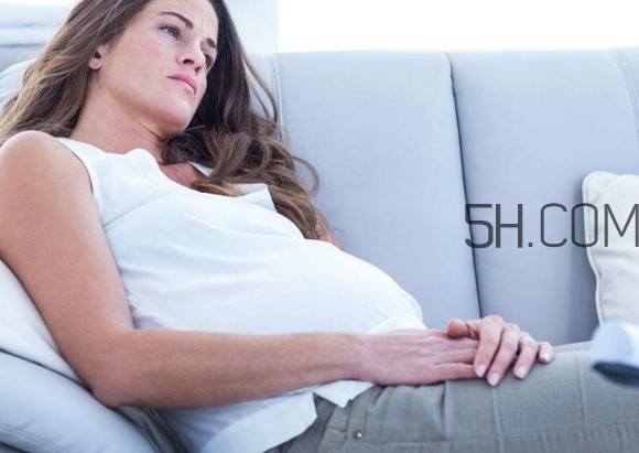 霉菌性陰炎的癥狀有哪些？霉菌性陰炎會(huì)導(dǎo)致流產(chǎn)嗎