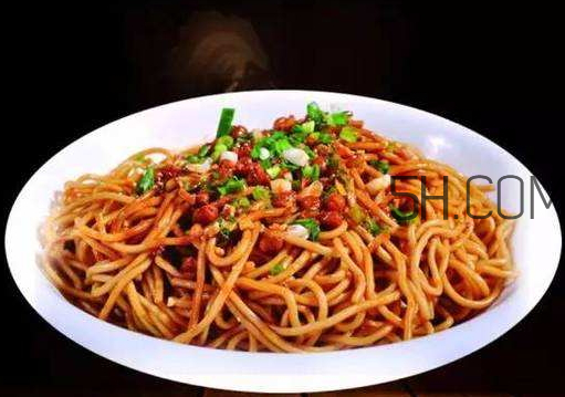 熱干面用芝麻醬還是花生醬 熱干面用什么醬 熱干面用芝麻醬還是花生醬 熱干面用什么醬