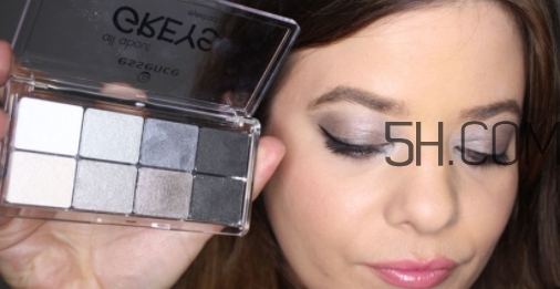 essence眼影盤哪款好看？essence八色眼影盤試色