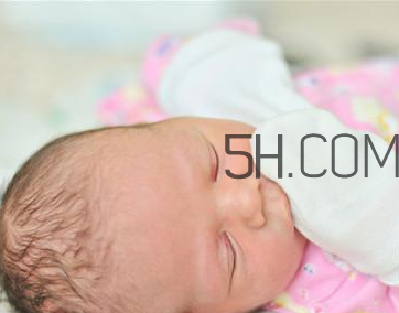 新生兒黃疸癥狀有哪些？新生兒病理性黃疸治療方法