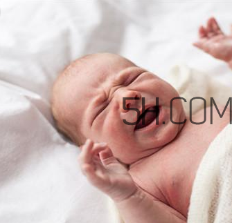 嬰兒打嗝怎么辦？嬰兒腸絞痛該怎么治療？