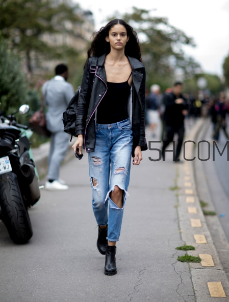 皮衣配牛仔褲好看嗎？皮衣和牛仔褲怎么搭配？