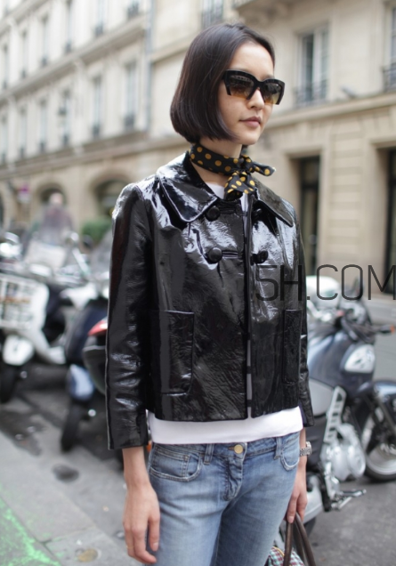 皮衣配牛仔褲好看嗎？皮衣和牛仔褲怎么搭配？