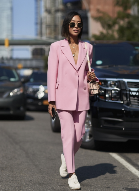 粉色西裝怎么搭配？粉色西裝搭配圖片