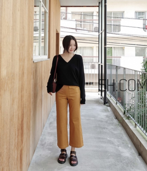 針織衫配闊腿褲好看嗎？針織衫和闊腿褲怎么搭配？