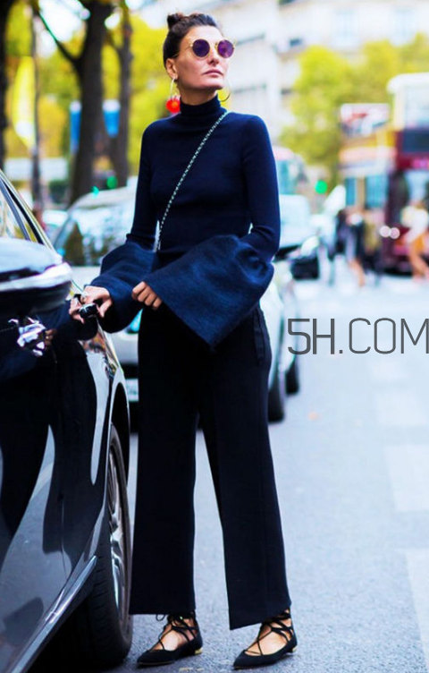 針織衫配闊腿褲好看嗎？針織衫和闊腿褲怎么搭配？