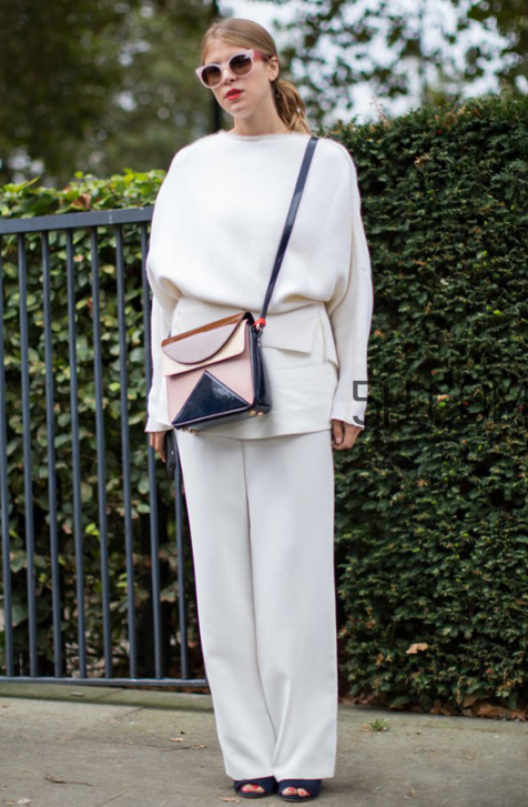 針織衫配闊腿褲好看嗎？針織衫和闊腿褲怎么搭配？