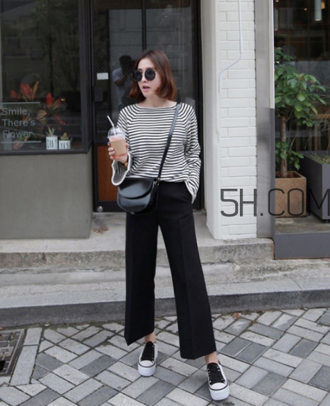 針織衫配闊腿褲好看嗎？針織衫和闊腿褲怎么搭配？