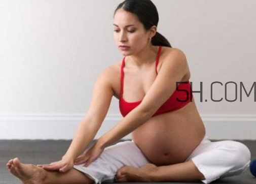 胎膜早破B超能看出來嗎？胎膜早破和羊水破了的區(qū)別