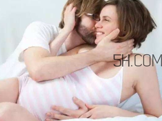 孕晚期同房有助于生產(chǎn)嗎？孕晚期同房對胎兒有影響嗎？