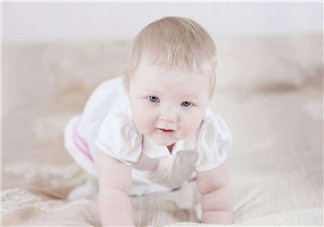 寶寶鼻子不通氣的原因？寶寶因受涼吐奶怎么辦？