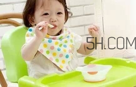 寶媽經(jīng)驗分享：如何教寶寶自己吃飯？