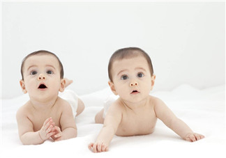 寶寶紅屁股擦什么好？寶寶拉屎綠色怎么回事？