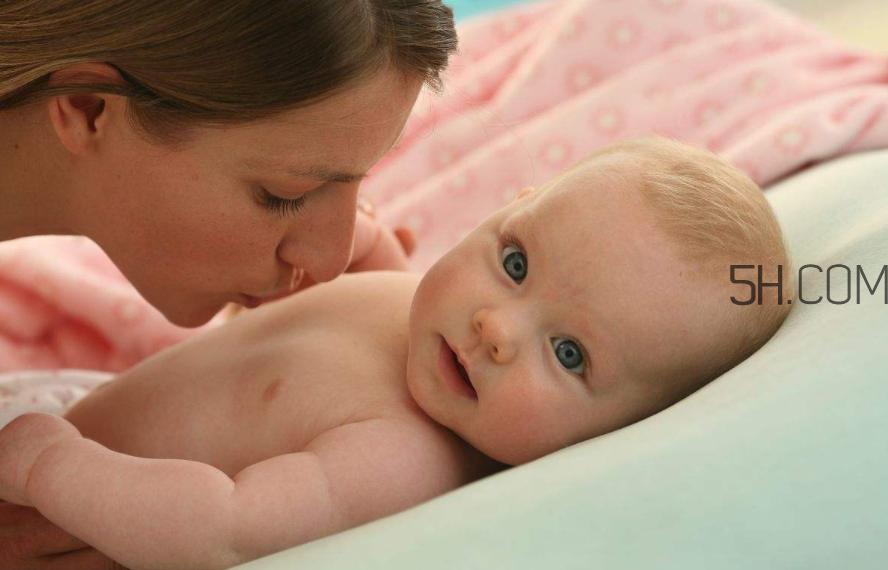 新生兒用什么枕頭好？新生兒枕頭的挑選