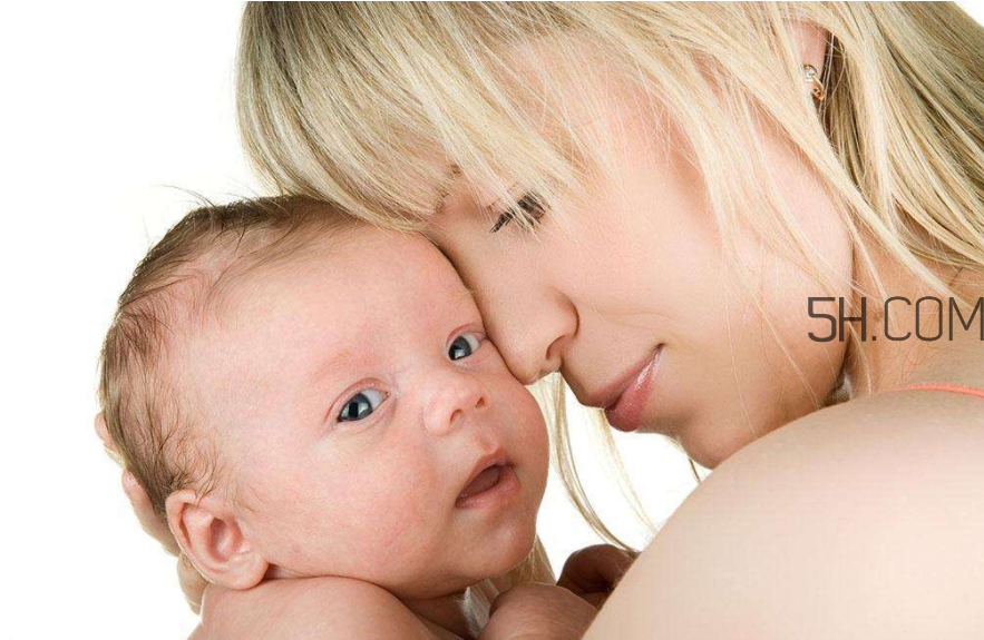 怎樣預(yù)防寶寶肚子著涼？寶寶吃胡蘿卜泥的好處