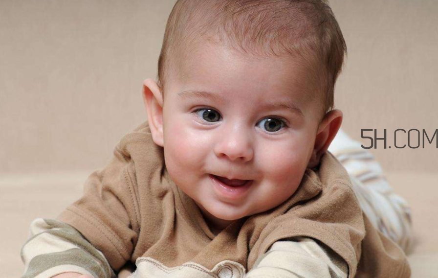 沒滿月的寶寶可以剪指甲嗎？寶寶手指頭脫皮怎么辦？