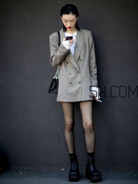 格子西裝里面怎么搭配？格子西裝內(nèi)搭穿什么？