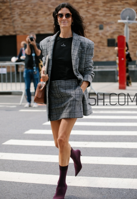 格子西裝里面怎么搭配？格子西裝內(nèi)搭穿什么？