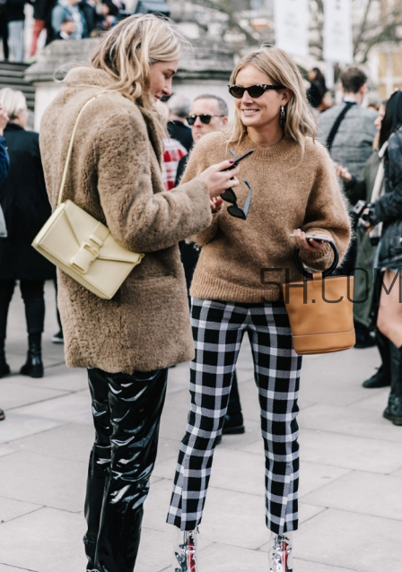 駝色毛衣怎么搭配？駝色毛衣搭配圖片