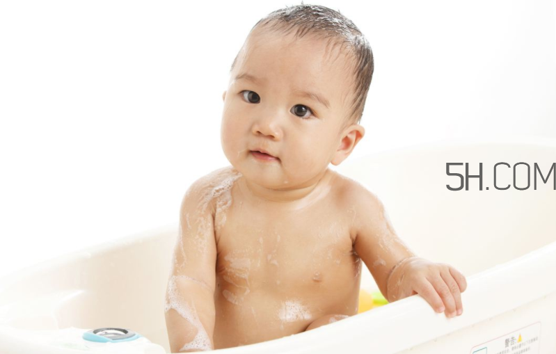 小孩風(fēng)熱感冒怎么辦？小孩子高燒手腳冰涼怎么處理？