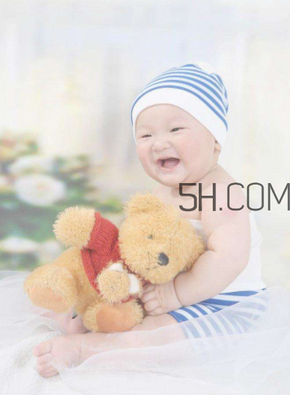 小孩風(fēng)熱感冒怎么辦？小孩子高燒手腳冰涼怎么處理？