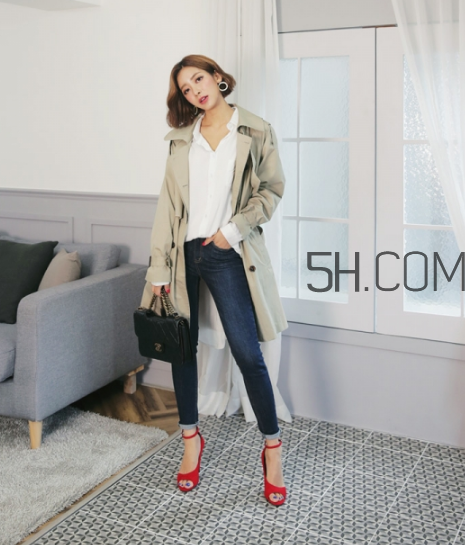 卡其色風(fēng)衣配什么鞋子？卡其色風(fēng)衣搭配鞋子圖片