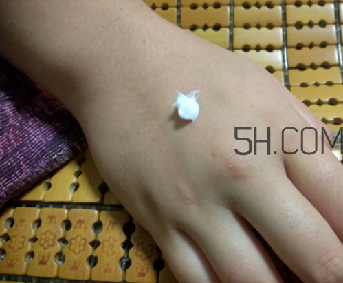 丸美眼部舒悅精華霜多少錢？丸美眼部舒悅精華霜怎么樣？