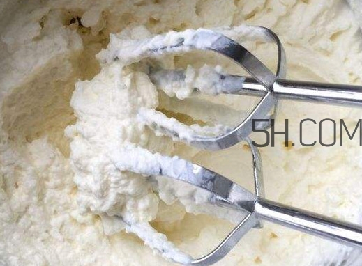 如何用牛奶自制淡奶油？淡奶油開封后能保存多久