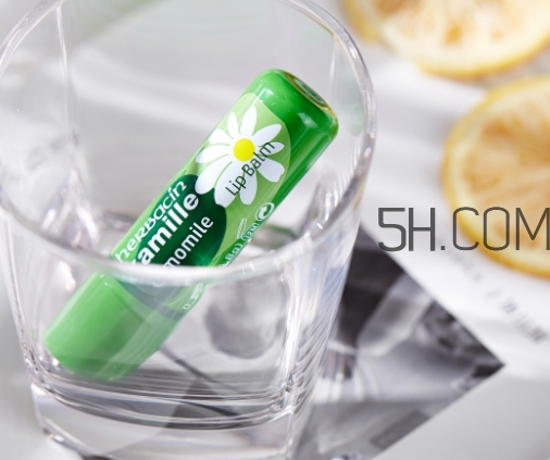 herbacin賀本清小甘菊唇膏怎么樣？小甘菊唇膏使用心得