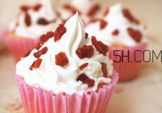 淡奶油和奶油是什么區(qū)別？淡奶油可以做什么