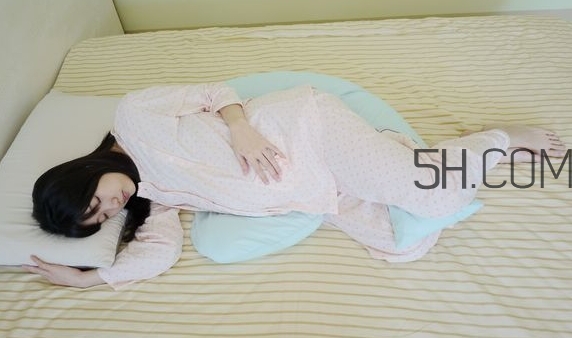 哺乳枕有必要買嗎？哺乳枕有用嗎？