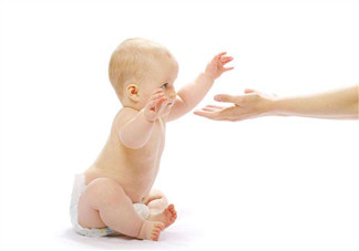 沒滿月的寶寶可以剪指甲嗎？寶寶手指頭脫皮怎么辦？