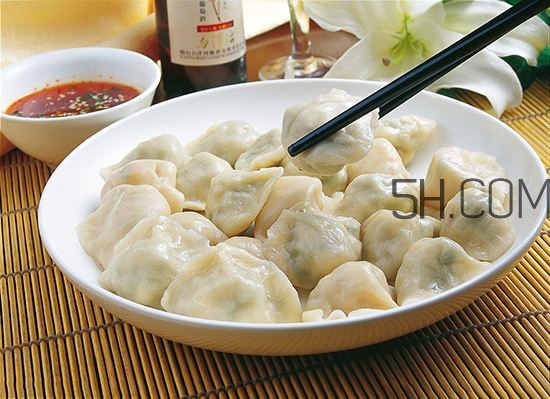 十個(gè)月的寶寶可以吃餃子嗎？寶寶吃什么餡的餃子好？