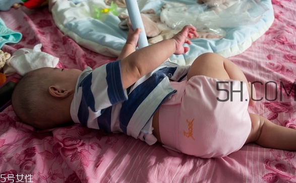 紙尿布和布尿布有什么區(qū)別？紙尿布和布尿布哪個好？