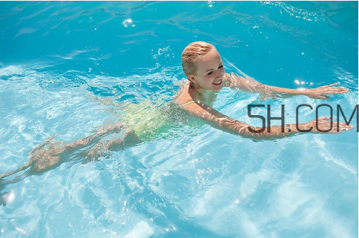 游泳要帶耳塞嗎？游泳可以治頸椎病嗎？