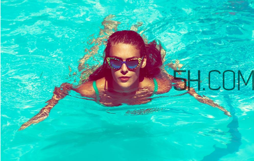 游泳要帶耳塞嗎？游泳可以治頸椎病嗎？