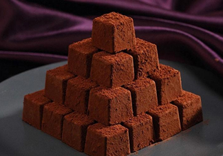 黑巧克力好吃還是松露巧克力好吃？黑巧克力和松露巧克力區(qū)別